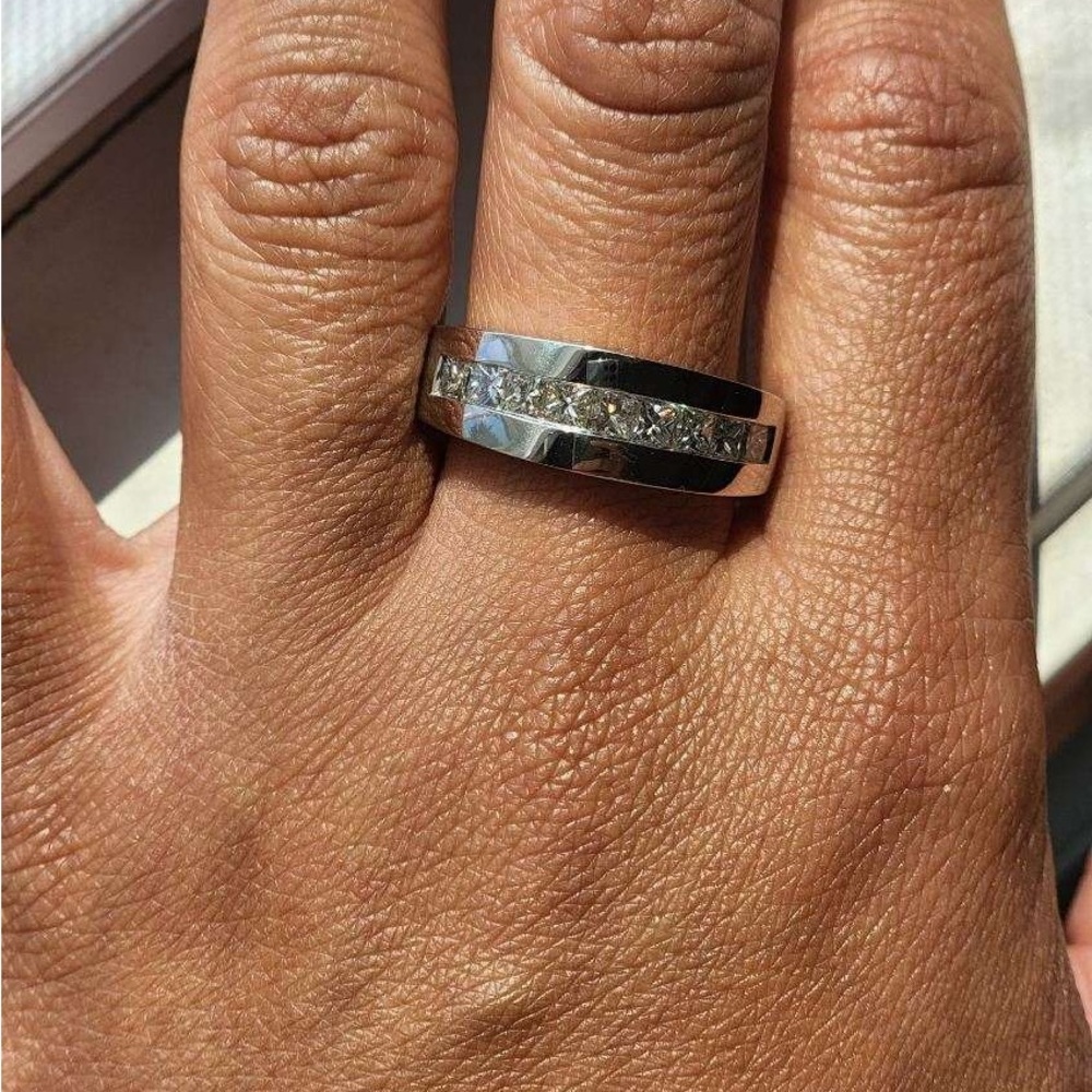 BRAND NEW, NEVER WORN. Men's Diamond Wedding Band 1 ct tw
Square 14K White Gold